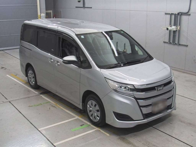 TOYOTA NOAH 2020