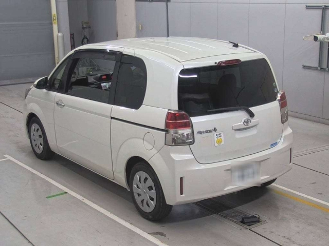 TOYOTA SPADE 2015