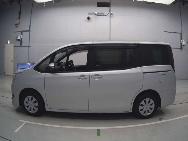 TOYOTA NOAH 2020
