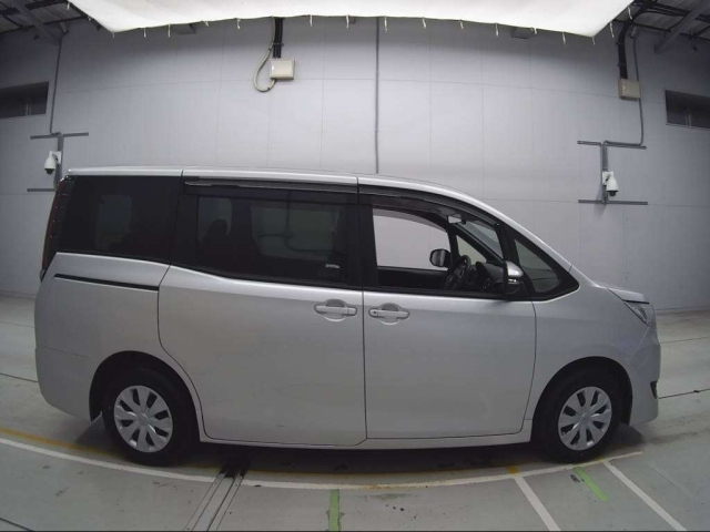 TOYOTA NOAH 2020