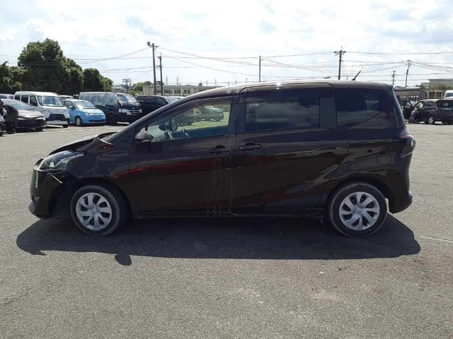 TOYOTA SIENTA 2016