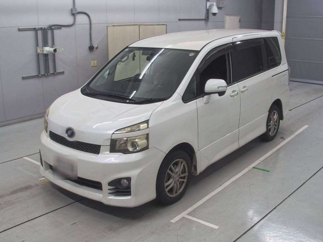 TOYOTA VOXY 2010