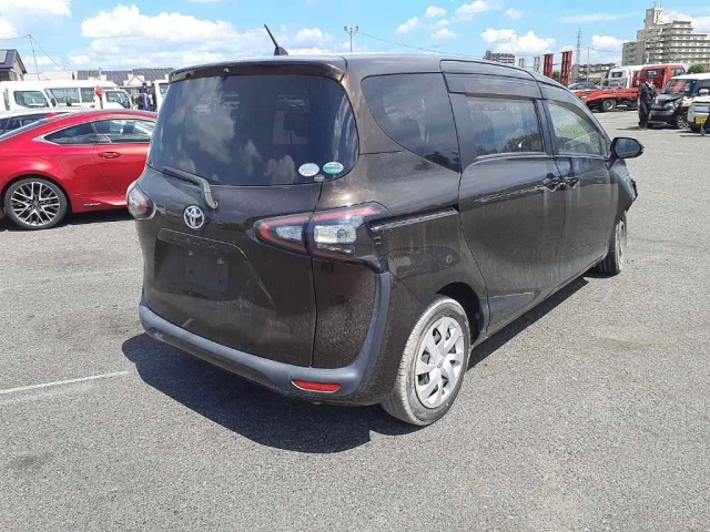 TOYOTA SIENTA 2016