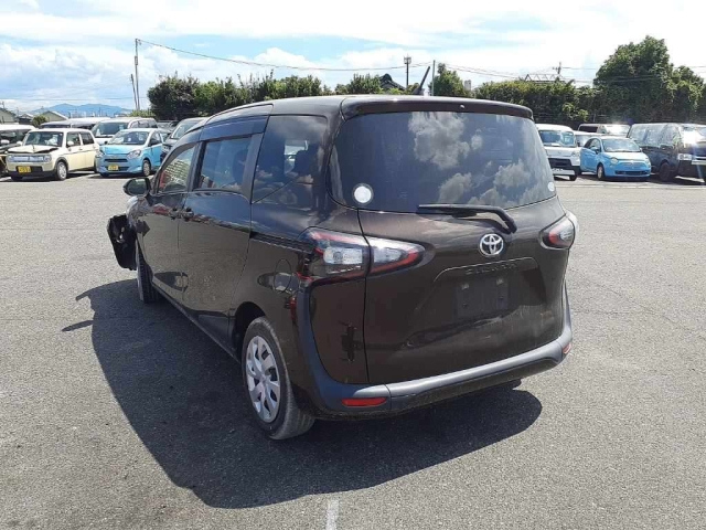 TOYOTA SIENTA 2016