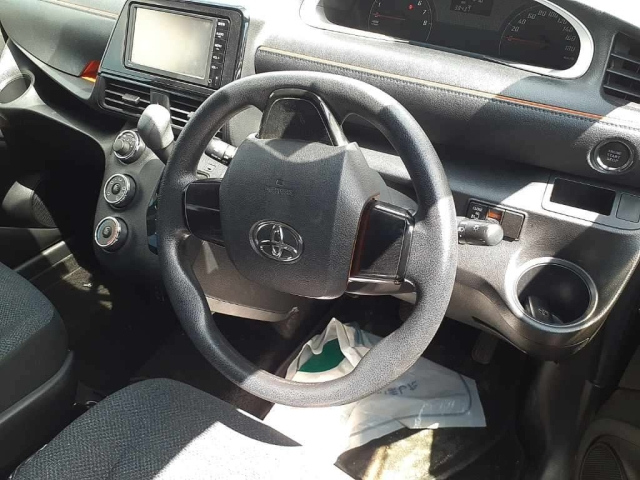 TOYOTA SIENTA 2016