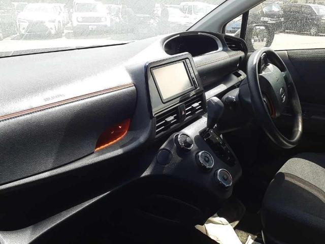 TOYOTA SIENTA 2016