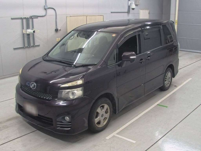 TOYOTA VOXY 2013