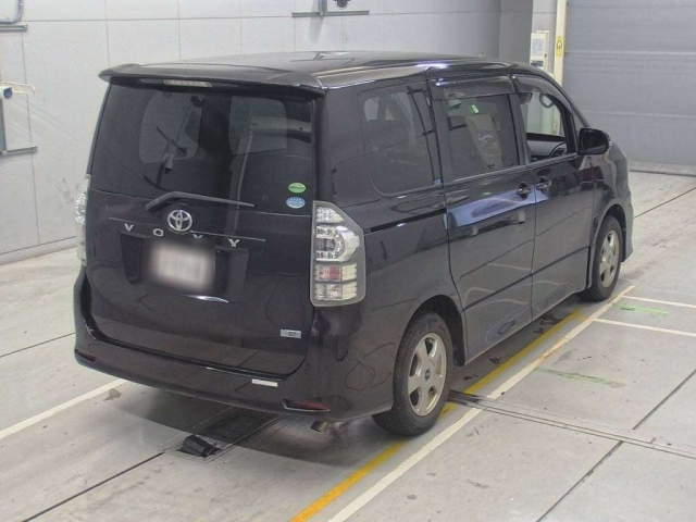 TOYOTA VOXY 2013