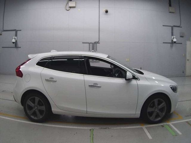VOLVO V40 2013