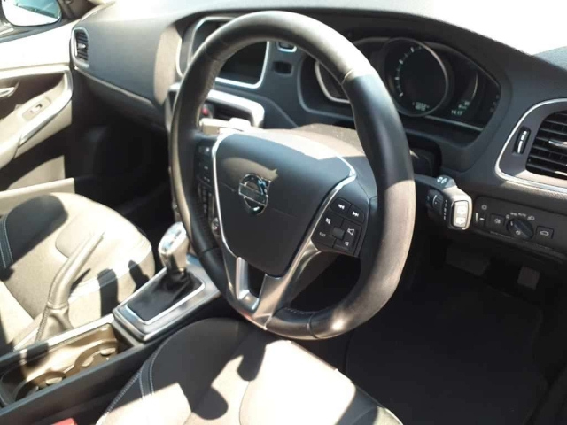 VOLVO V40 2013