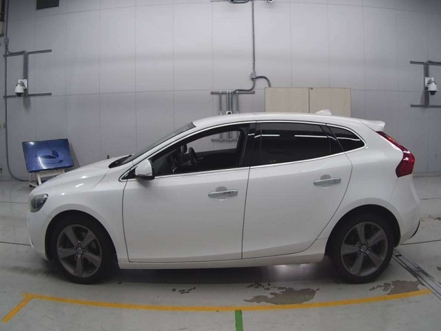 VOLVO V40 2013
