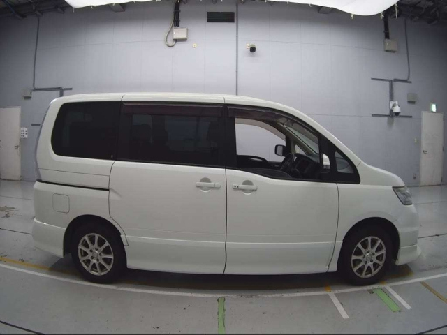 NISSAN SERENA 2010