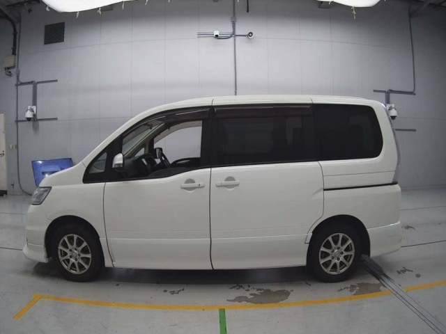 NISSAN SERENA 2010