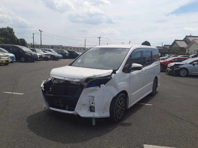 TOYOTA NOAH 2014
