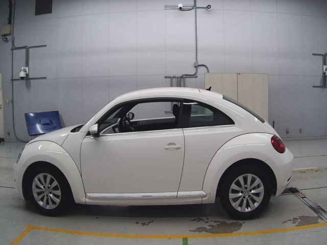 VOLKSWAGEN THE BEETLE 2013