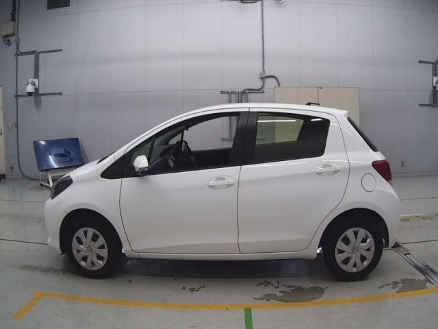 TOYOTA VITZ 2016