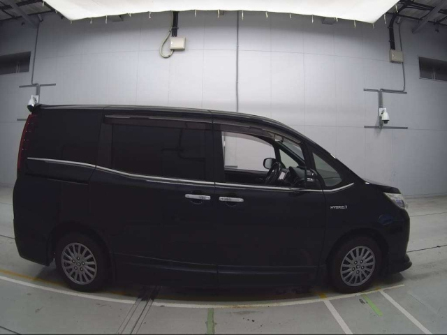 TOYOTA ESQUIRE 2015
