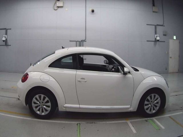 VOLKSWAGEN THE BEETLE 2013