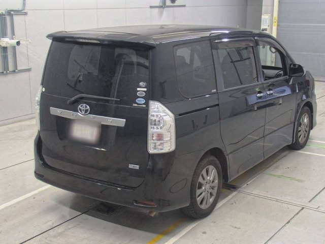 TOYOTA VOXY 2011