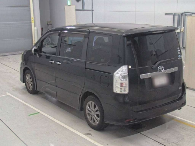 TOYOTA VOXY 2011