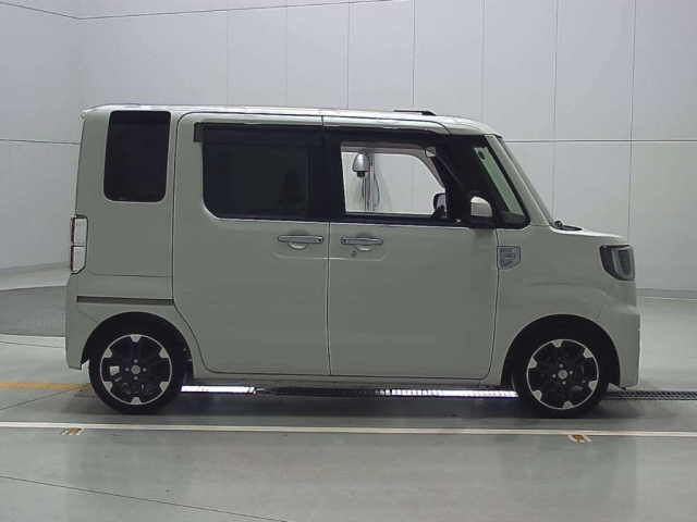 DAIHATSU WAKE 2019