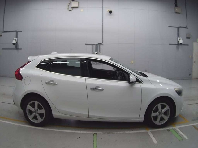 VOLVO V40 2013