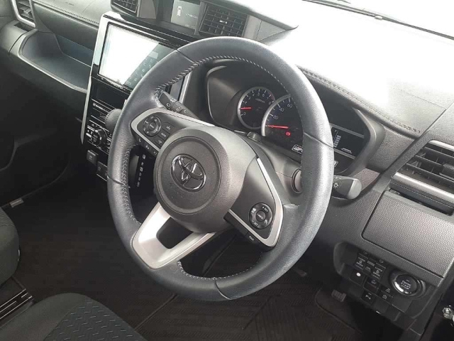 TOYOTA ROOMY 2021