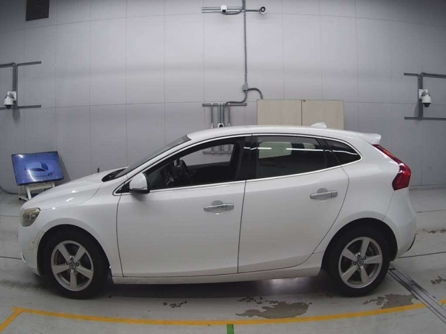 VOLVO V40 2013
