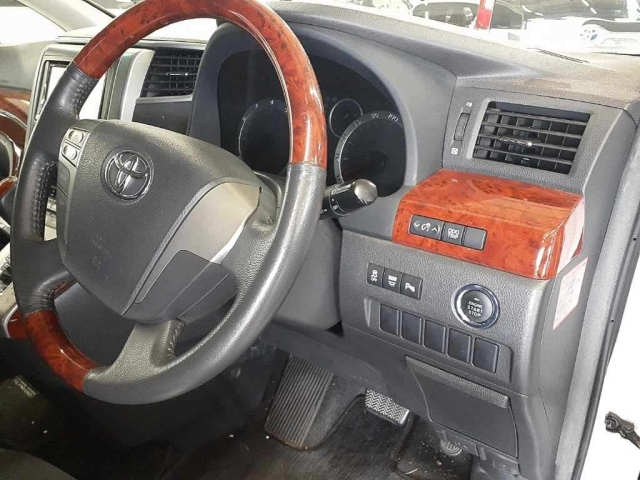 TOYOTA ALPHARD 2010