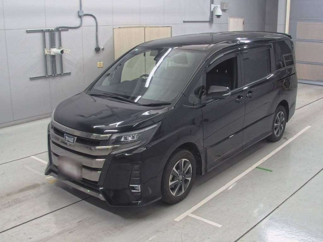 TOYOTA NOAH 2020