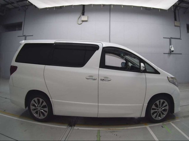 TOYOTA ALPHARD 2010