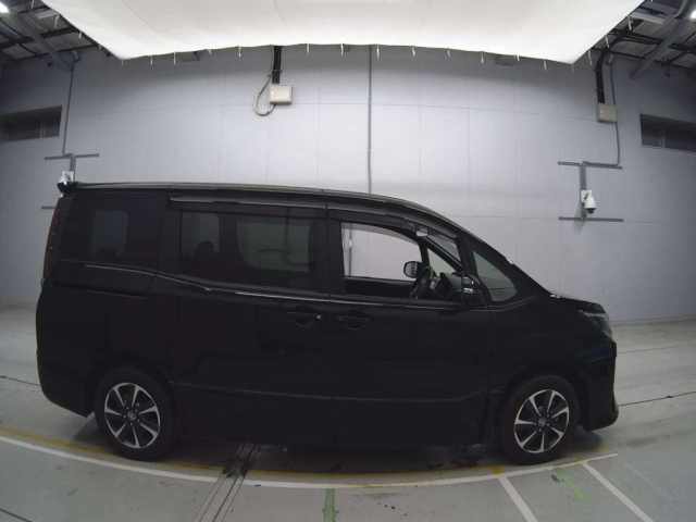 TOYOTA NOAH 2020