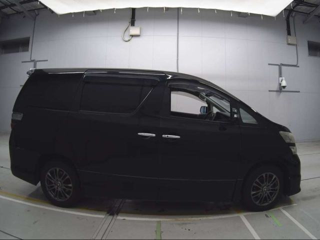 TOYOTA VELLFIRE 2010