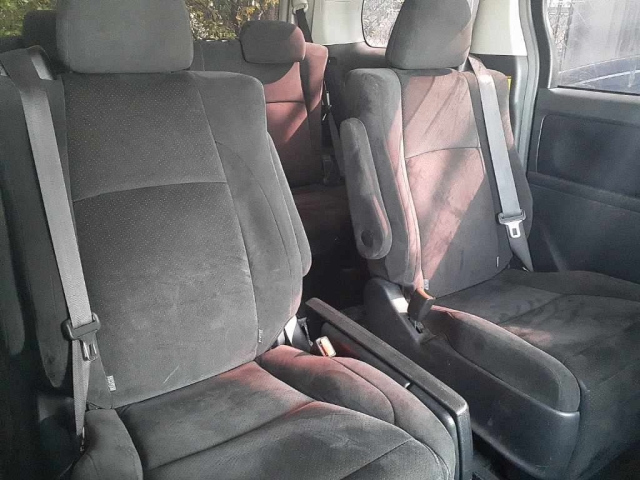 TOYOTA VELLFIRE 2010