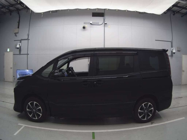 TOYOTA NOAH 2020