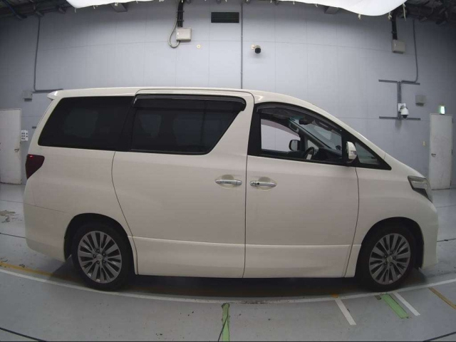 TOYOTA ALPHARD 2013