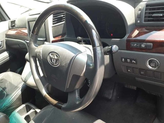 TOYOTA VELLFIRE 2012