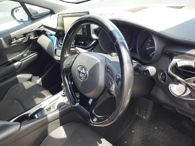 TOYOTA C-HR 2017