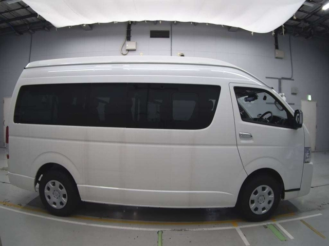 TOYOTA HIACE 2025