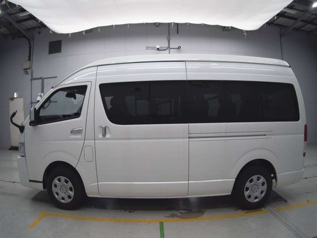 TOYOTA HIACE 2025