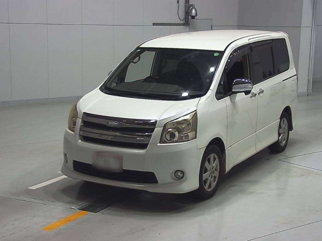 TOYOTA NOAH 2009