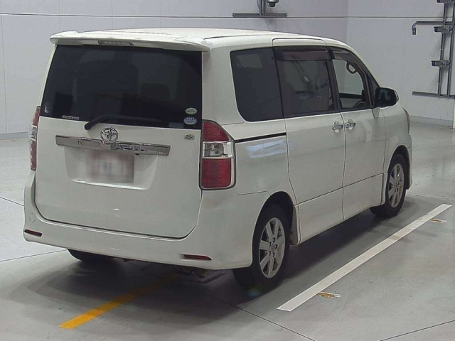 TOYOTA NOAH 2009