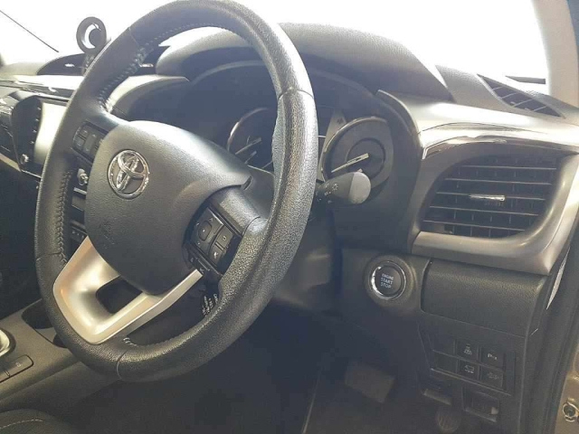TOYOTA HILUX 2024