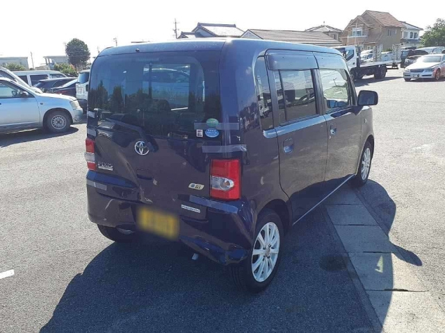TOYOTA PIXIS SPACE 2013