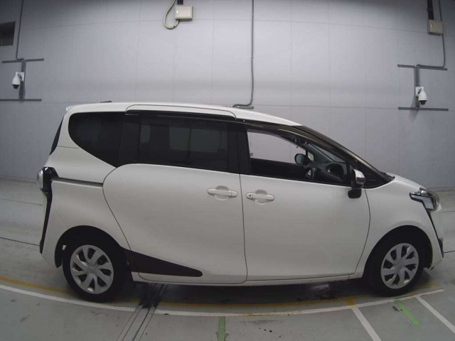TOYOTA SIENTA 2017
