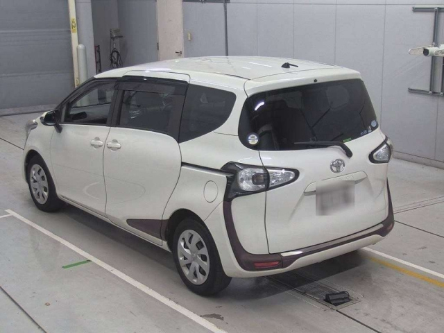 TOYOTA SIENTA 2017