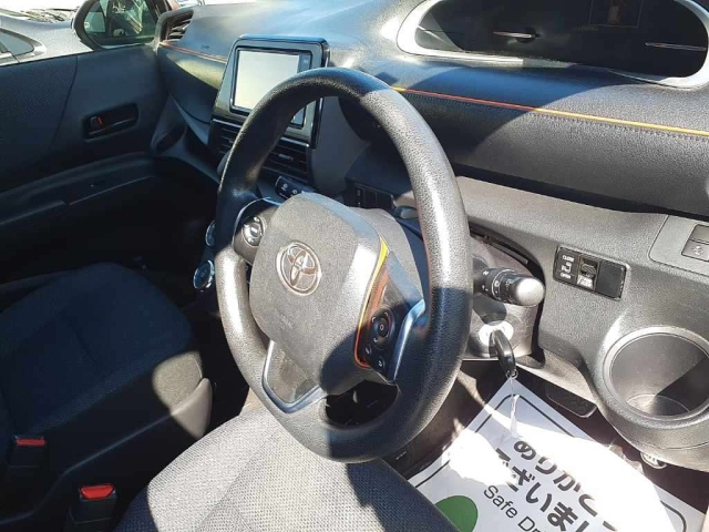 TOYOTA SIENTA 2017