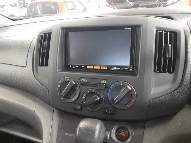 NISSAN NV200 2018