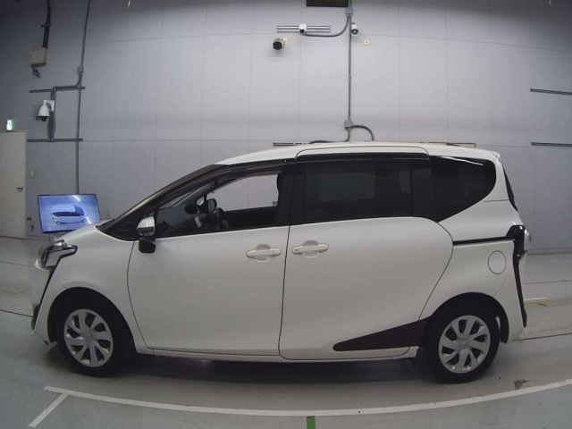 TOYOTA SIENTA 2017