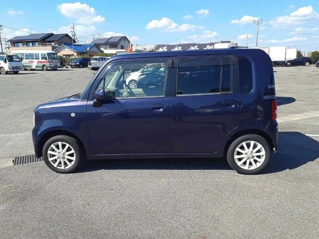 TOYOTA PIXIS SPACE 2013
